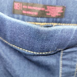 No Boundaries blue stretch jeans. Size XL/2XL Juniors 19